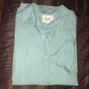 Short sleeved button down